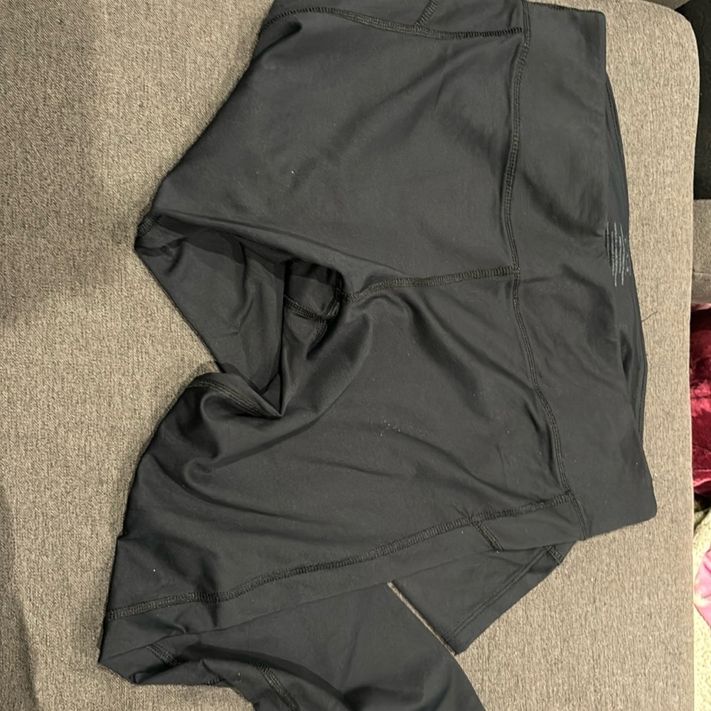 Black capris